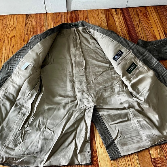 Lauren by Ralph Lauren Men's Plaid Blazer, 100
Percent Wool 39 R - Picture 10 of 15